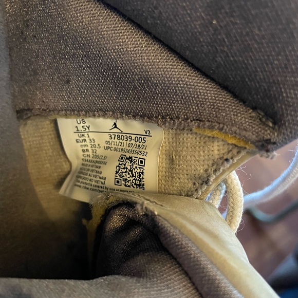 Used cool grey Jordan 11 size 1.5Y no box - Picture 5 of 7